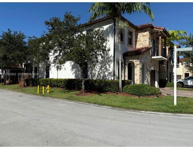 7022 NW 102nd Pl, Doral, FL 33178