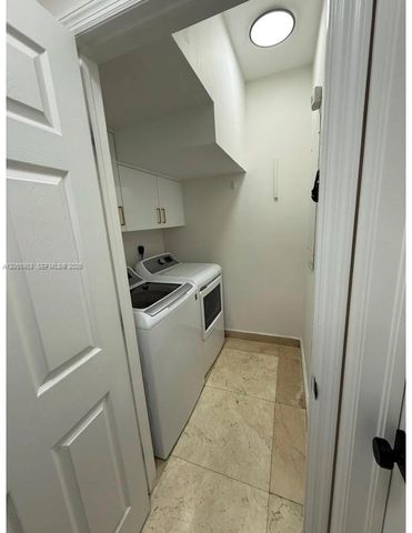 7022 NW 102nd Pl, Doral, FL 33178