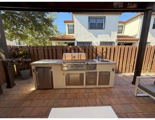 7022 NW 102nd Pl, Doral, FL 33178