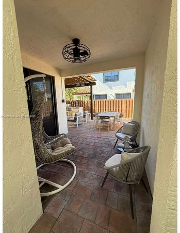 7022 NW 102nd Pl, Doral, FL 33178