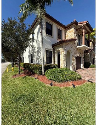 7022 NW 102nd Pl, Doral, FL 33178