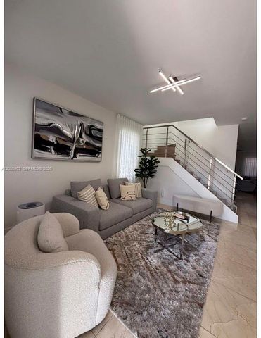 7022 NW 102nd Pl, Doral, FL 33178