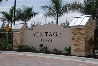 7022 NW 102nd Pl, Doral, FL 33178