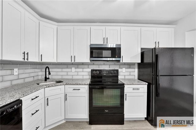 4 James Madison Court B, Monroe, NJ 08831