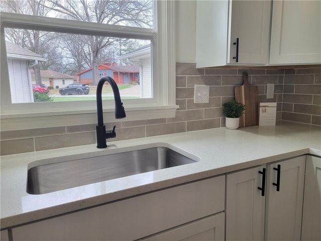 10413 E 65th Street, Raytown, MO 64133