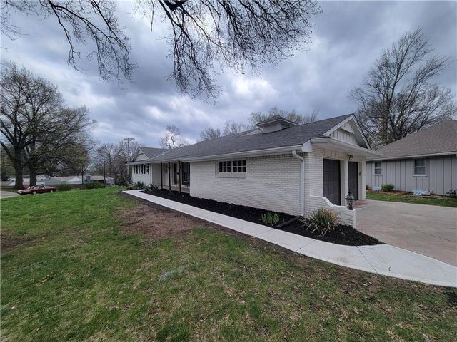 10413 E 65th Street, Raytown, MO 64133