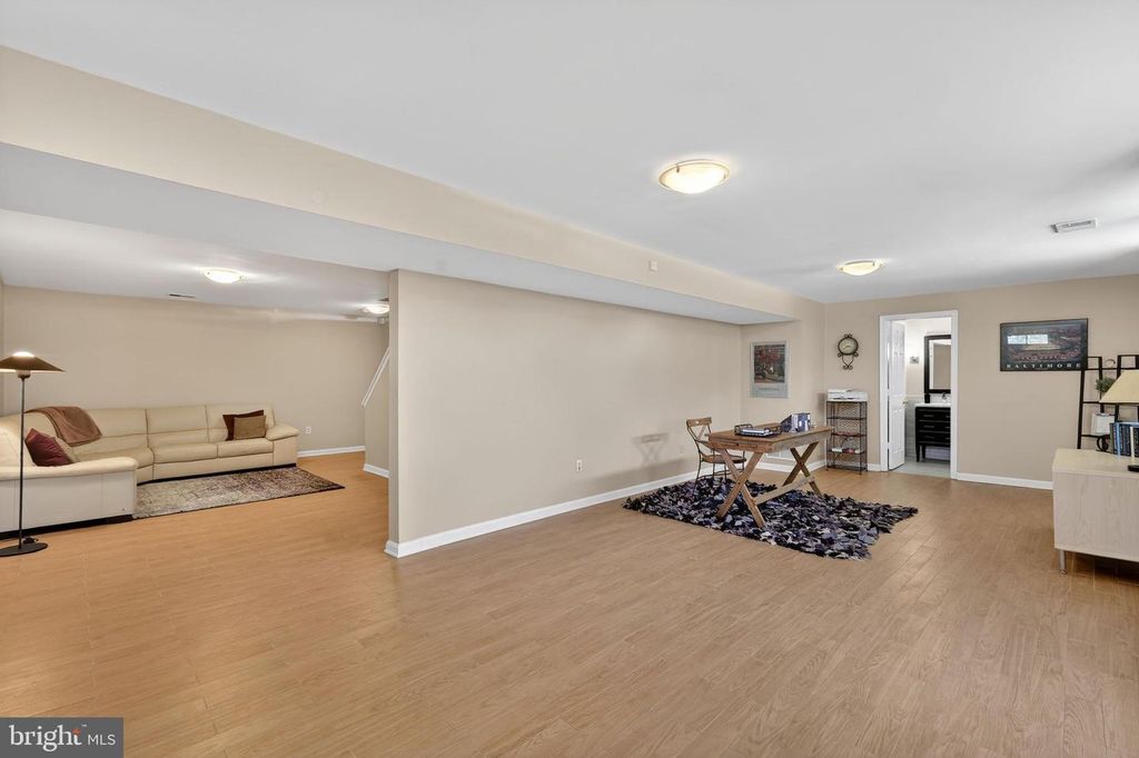 Image 10 of property listing at 3303 LYNCREST CT, Burtonsville, MD 20866