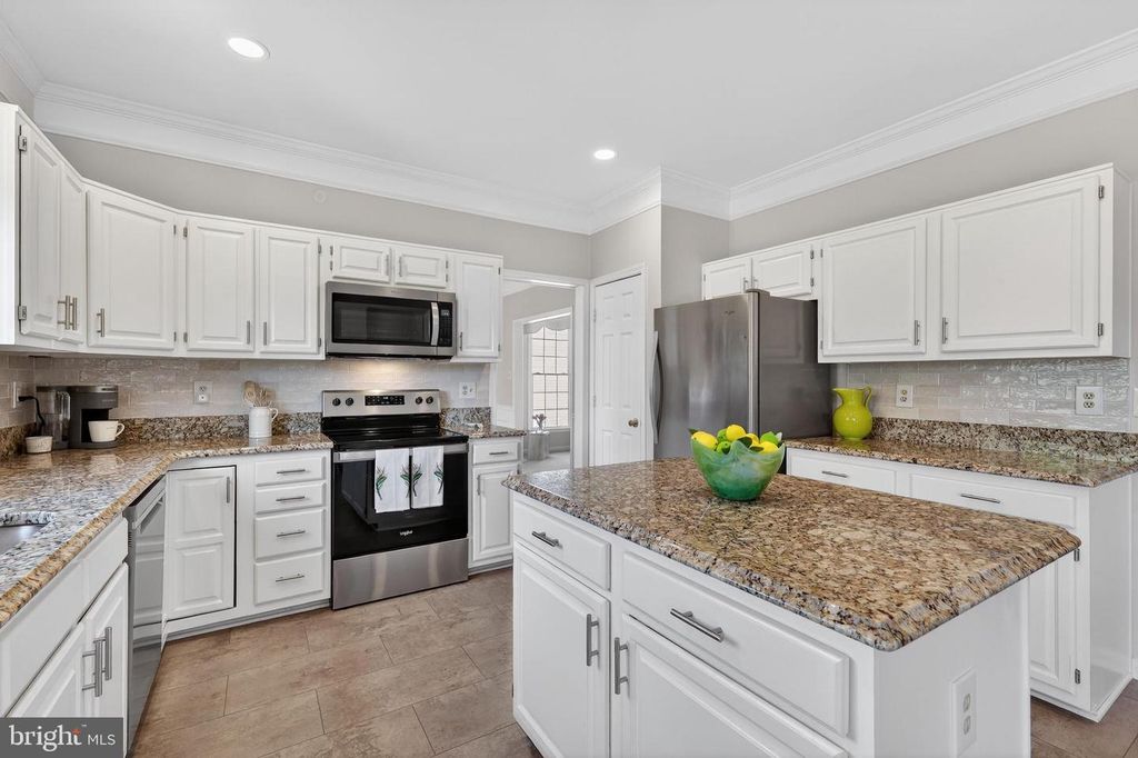 Image 19 of property listing at 3303 LYNCREST CT, Burtonsville, MD 20866