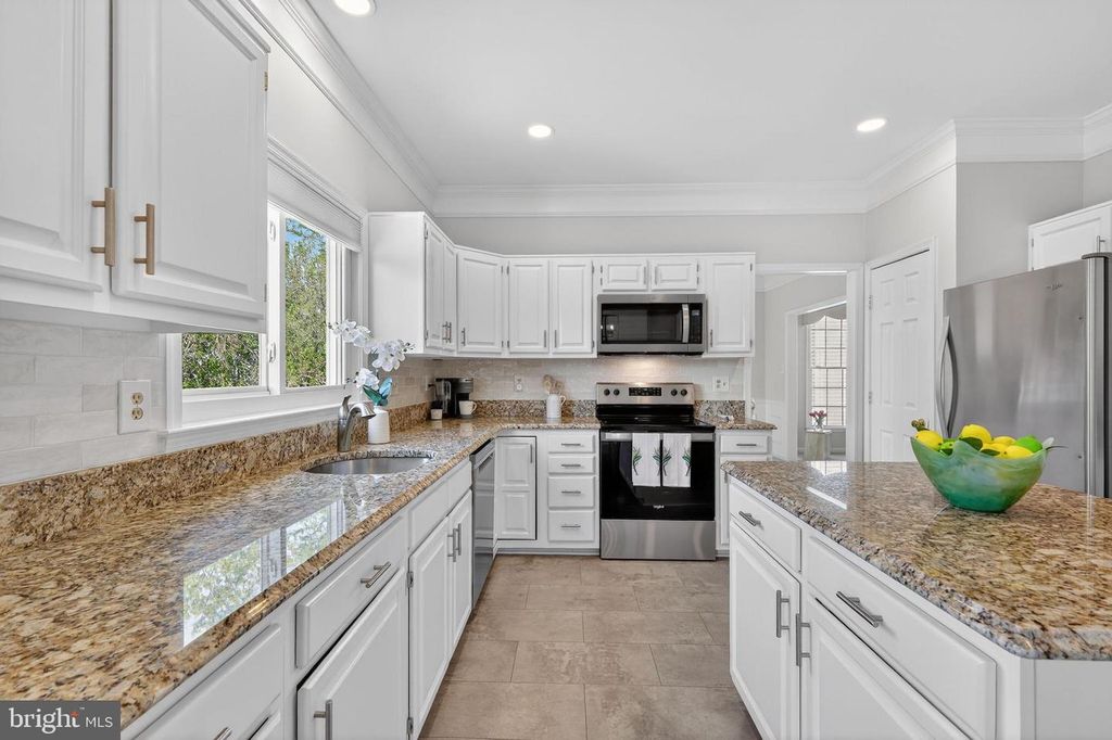 Image 20 of property listing at 3303 LYNCREST CT, Burtonsville, MD 20866