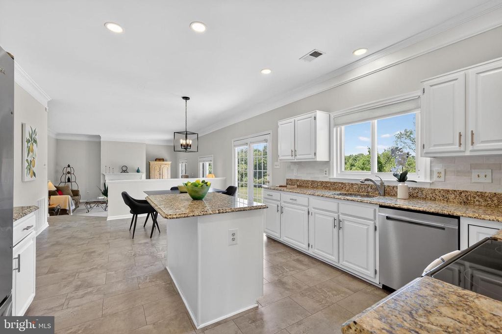 Image 22 of property listing at 3303 LYNCREST CT, Burtonsville, MD 20866