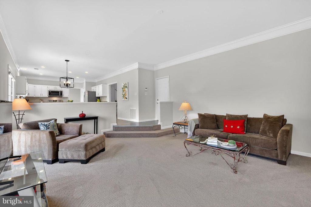 Image 25 of property listing at 3303 LYNCREST CT, Burtonsville, MD 20866