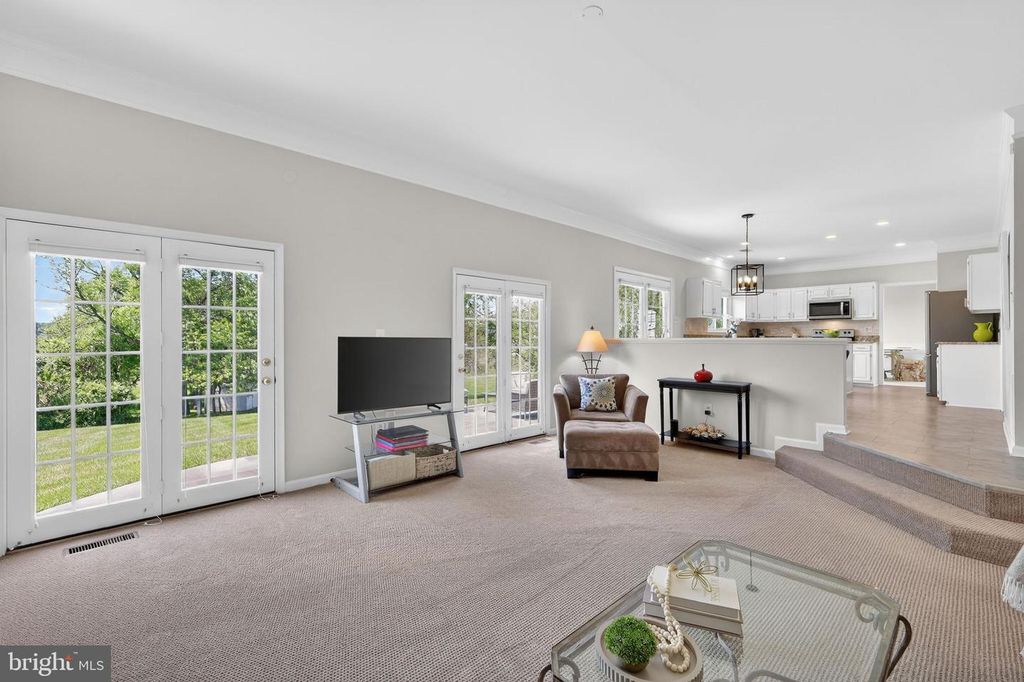 Image 26 of property listing at 3303 LYNCREST CT, Burtonsville, MD 20866