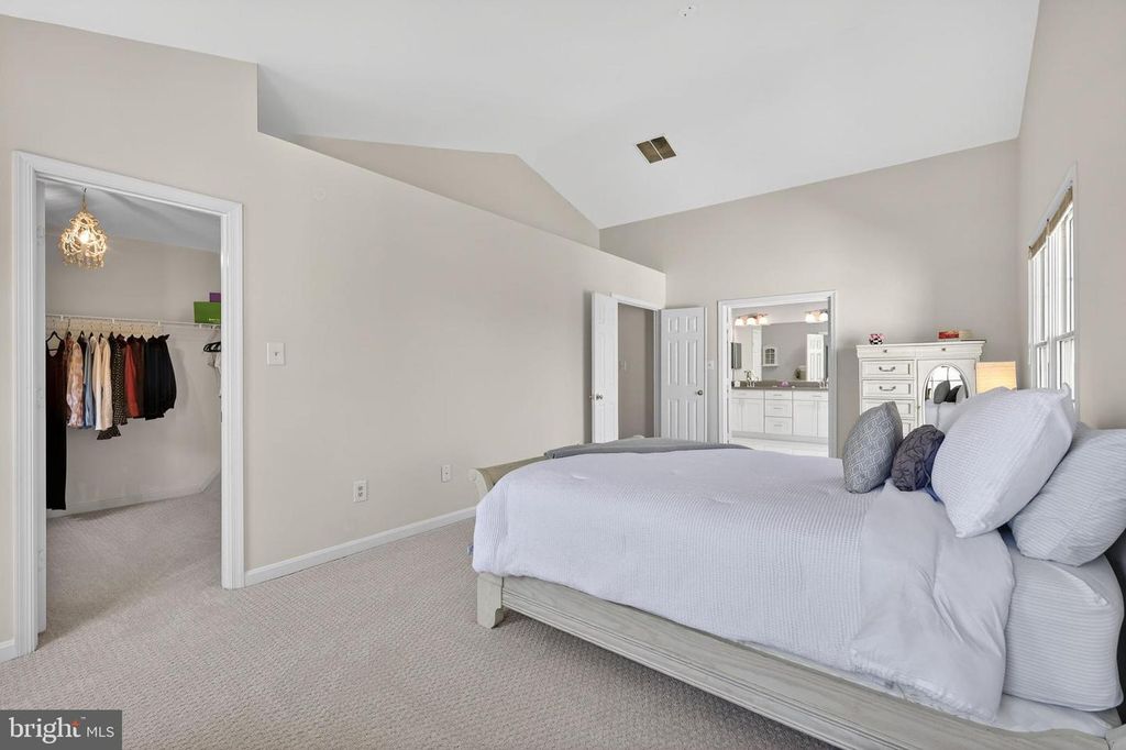 Image 33 of property listing at 3303 LYNCREST CT, Burtonsville, MD 20866