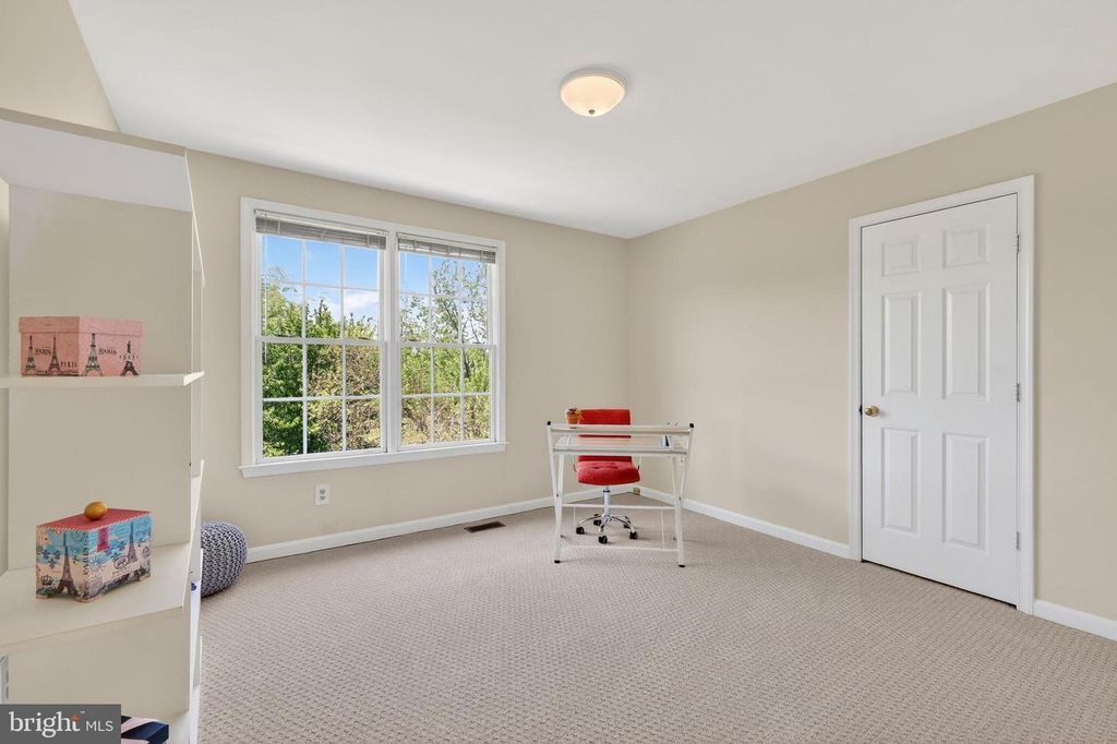 Image 35 of property listing at 3303 LYNCREST CT, Burtonsville, MD 20866