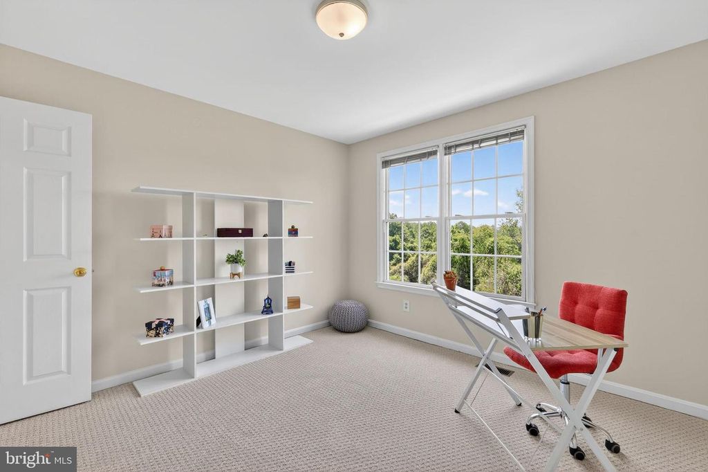 Image 36 of property listing at 3303 LYNCREST CT, Burtonsville, MD 20866