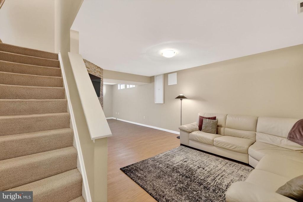Image 44 of property listing at 3303 LYNCREST CT, Burtonsville, MD 20866