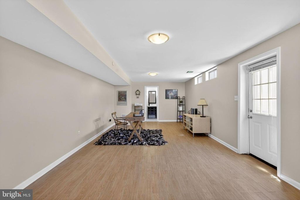Image 46 of property listing at 3303 LYNCREST CT, Burtonsville, MD 20866