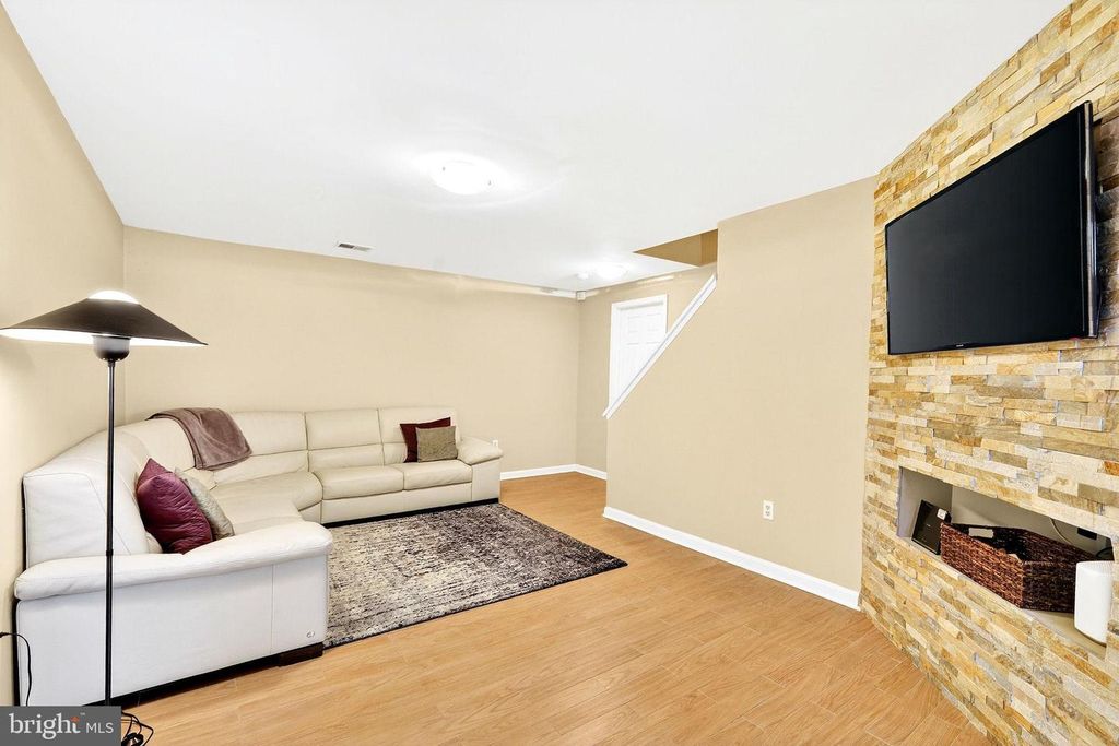 Image 47 of property listing at 3303 LYNCREST CT, Burtonsville, MD 20866