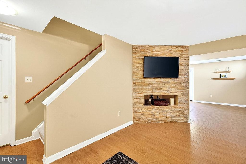 Image 48 of property listing at 3303 LYNCREST CT, Burtonsville, MD 20866