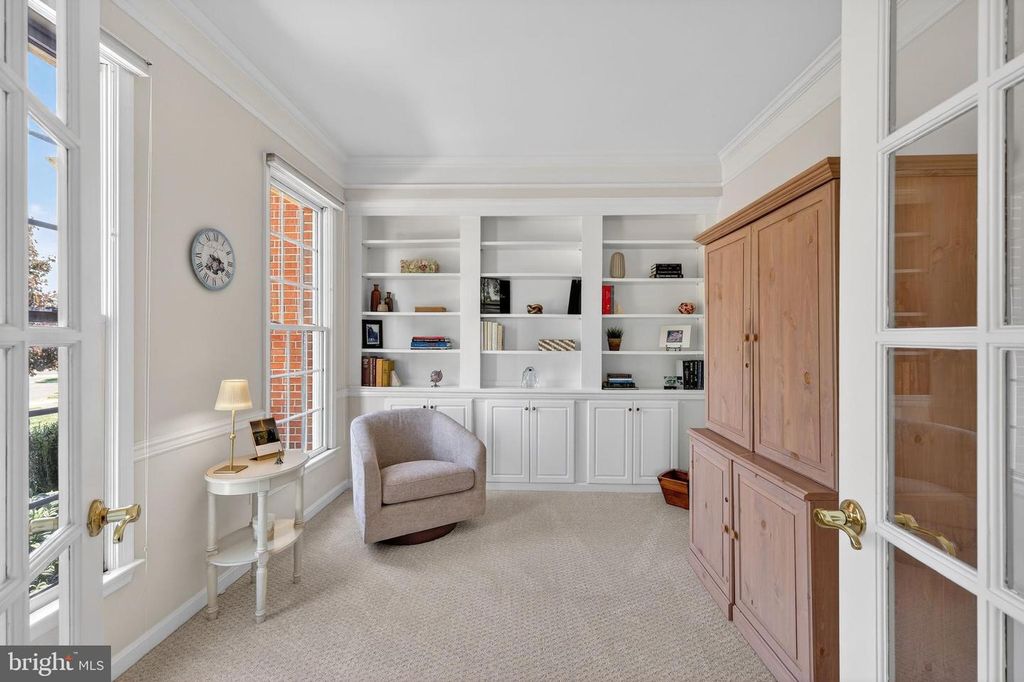 Image 5 of property listing at 3303 LYNCREST CT, Burtonsville, MD 20866