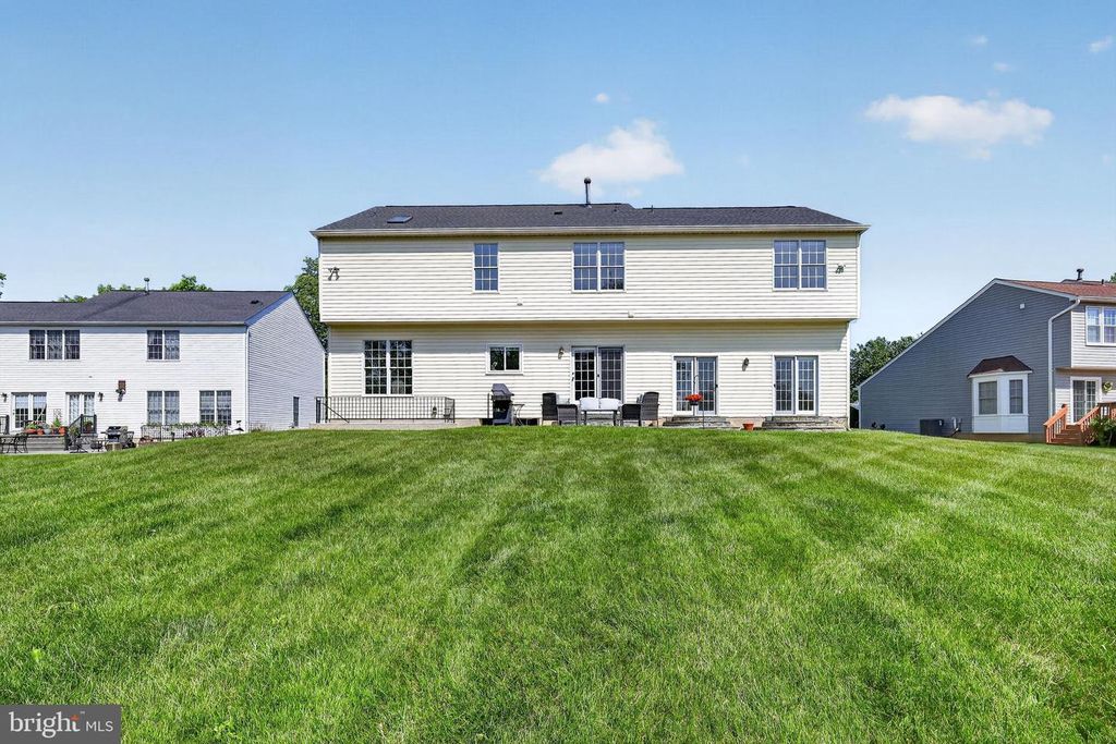 Image 53 of property listing at 3303 LYNCREST CT, Burtonsville, MD 20866
