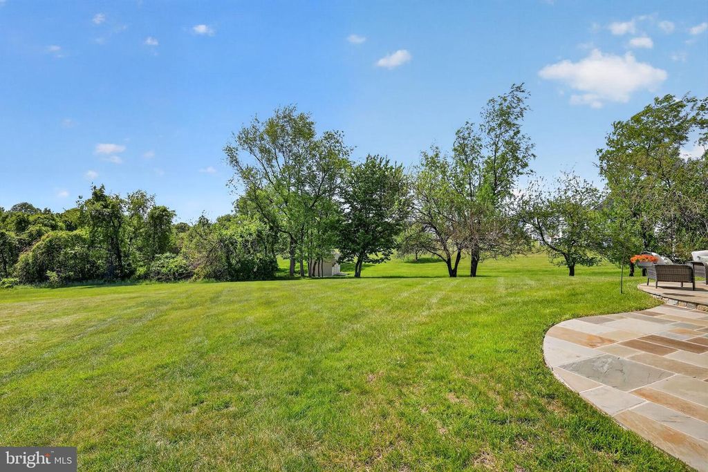 Image 58 of property listing at 3303 LYNCREST CT, Burtonsville, MD 20866