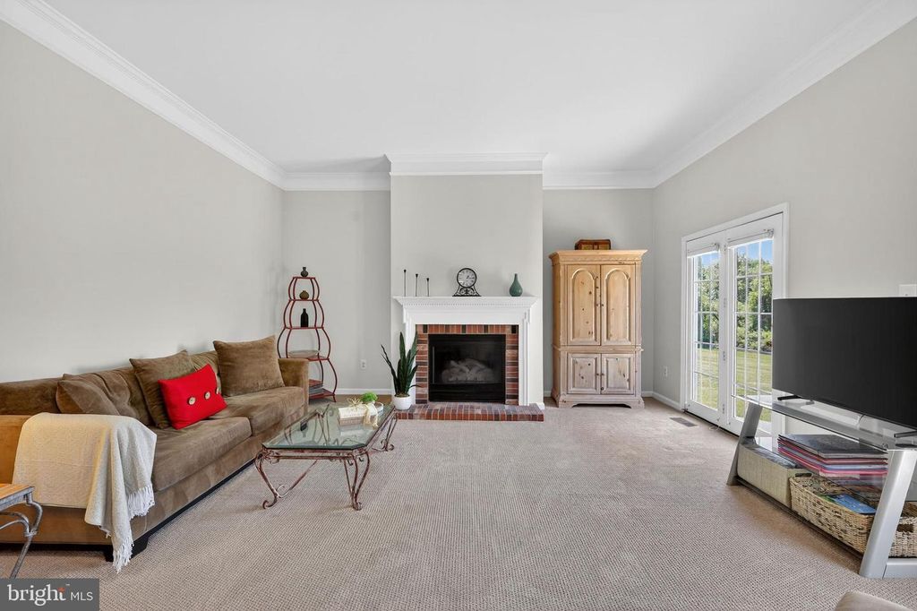 Image 7 of property listing at 3303 LYNCREST CT, Burtonsville, MD 20866