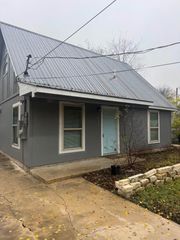 622 Trinity ST, Lockhart, TX 78644
