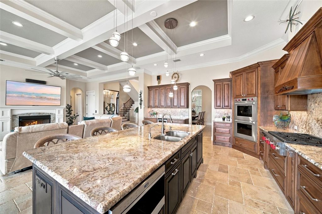 Image 19 of property listing at 613 REGATTA WAY, Bradenton, FL 34208