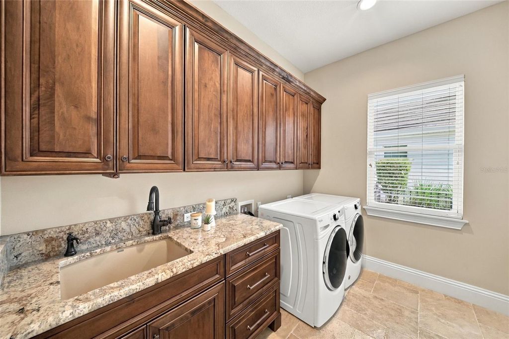 Image 29 of property listing at 613 REGATTA WAY, Bradenton, FL 34208