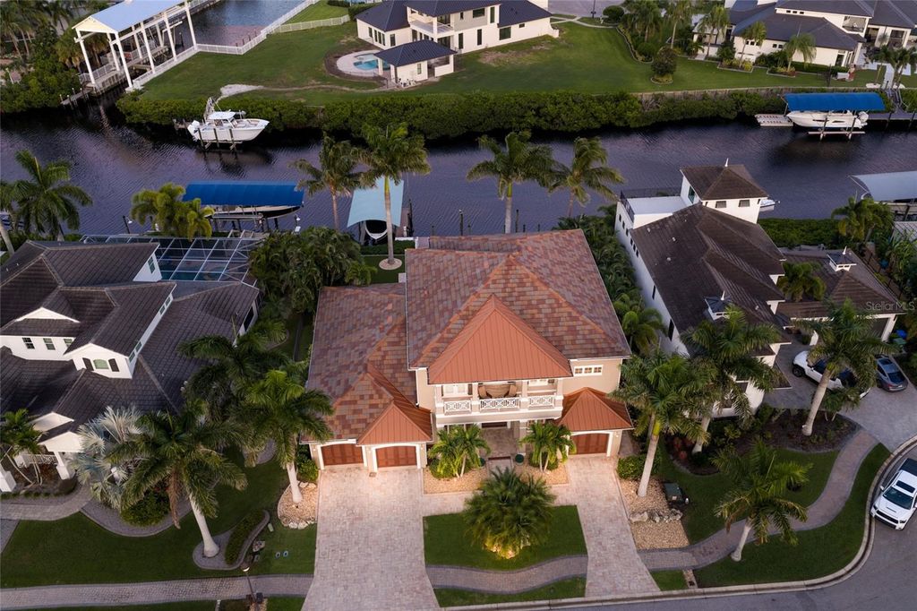 Image 70 of property listing at 613 REGATTA WAY, Bradenton, FL 34208
