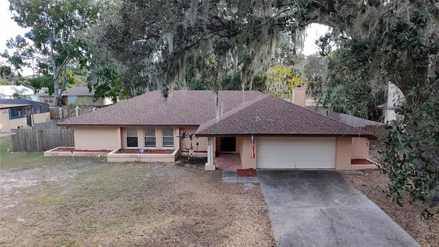 209 FIRST STREET, Tavares, FL 32778