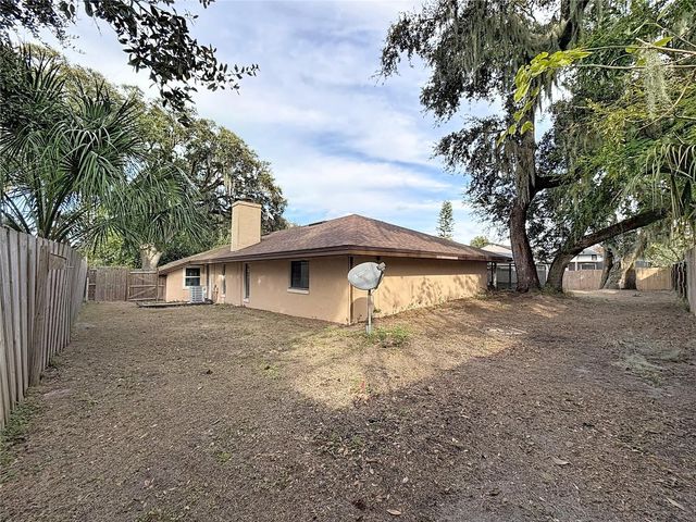 209 FIRST STREET, Tavares, FL 32778