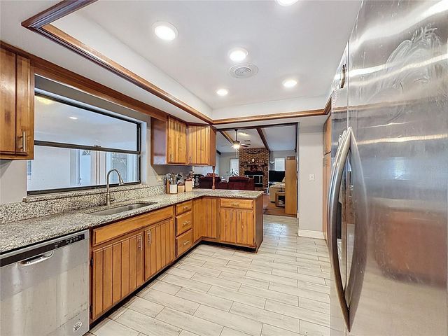 209 FIRST STREET, Tavares, FL 32778