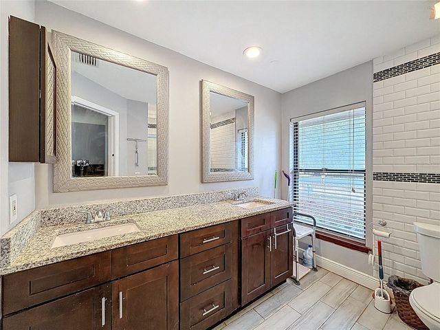 209 FIRST STREET, Tavares, FL 32778