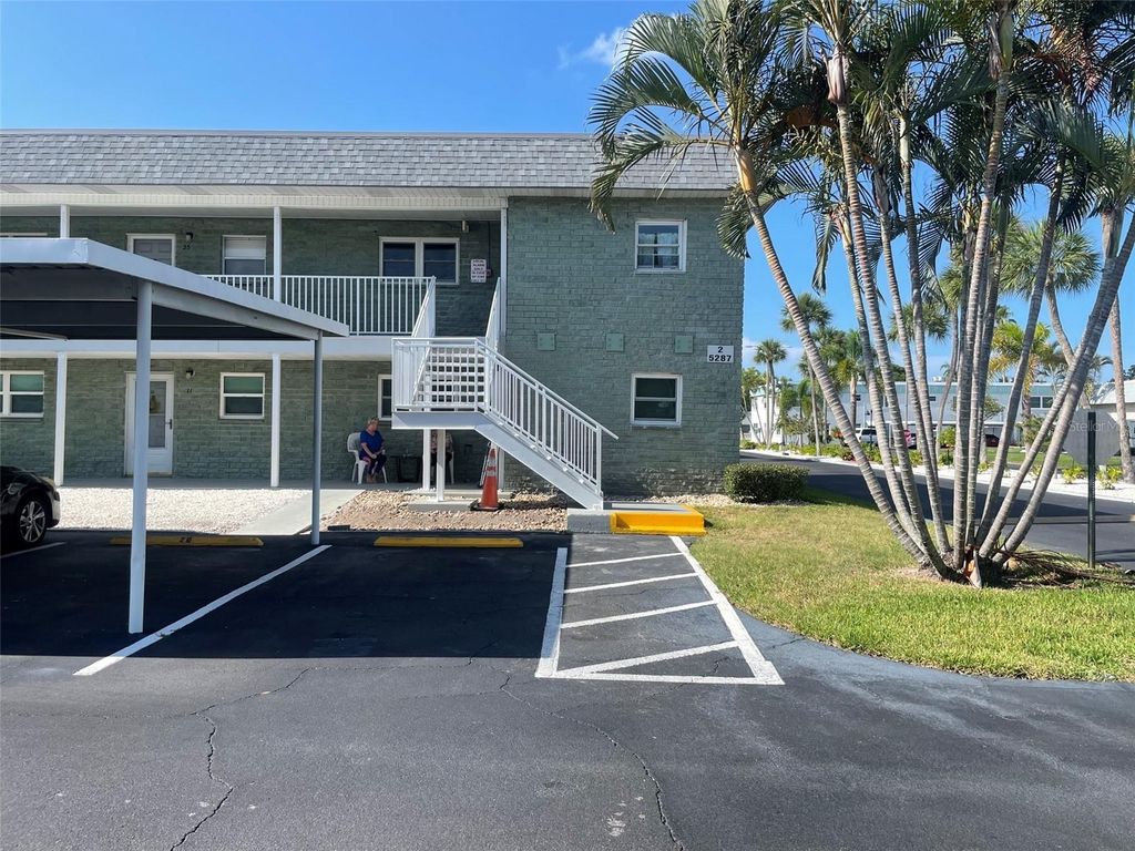 5287 81ST STREET N 12, St Petersburg, FL 33709