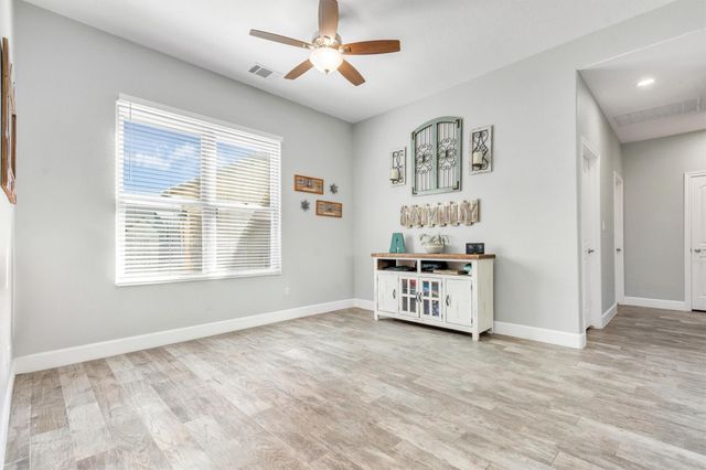 107 Les LN, Smithville, TX 78957