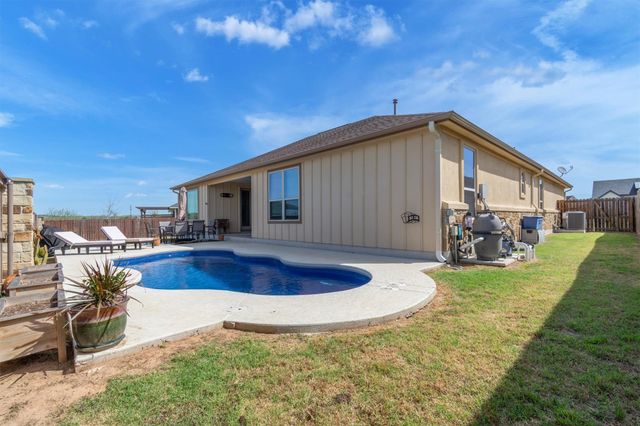 107 Les LN, Smithville, TX 78957