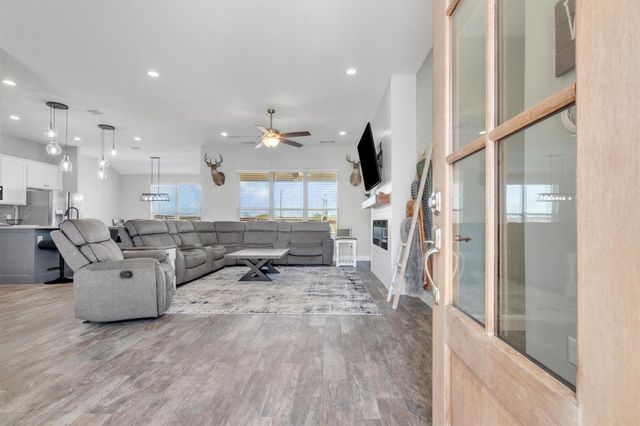 107 Les LN, Smithville, TX 78957