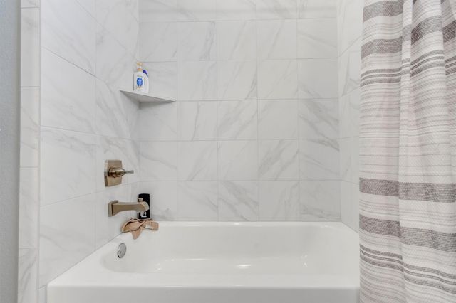 107 Les LN, Smithville, TX 78957