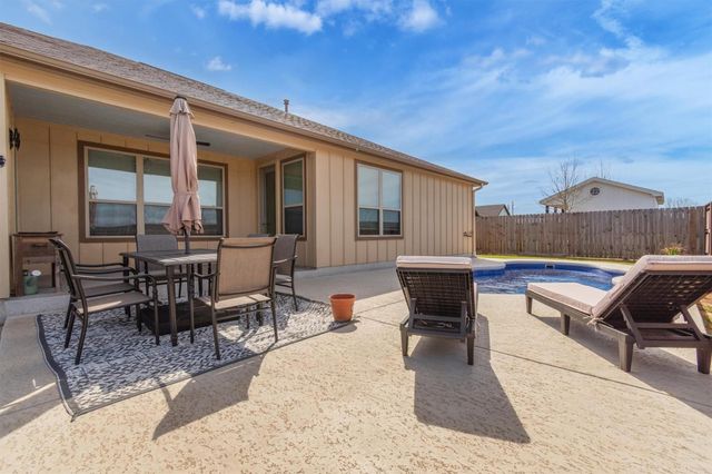 107 Les LN, Smithville, TX 78957