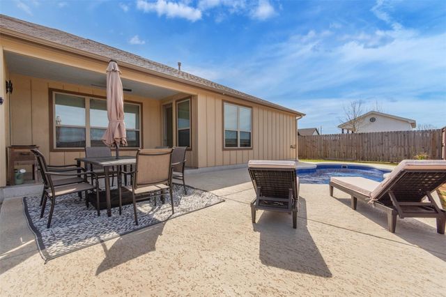 107 Les LN, Smithville, TX 78957