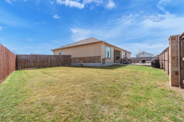 107 Les LN, Smithville, TX 78957