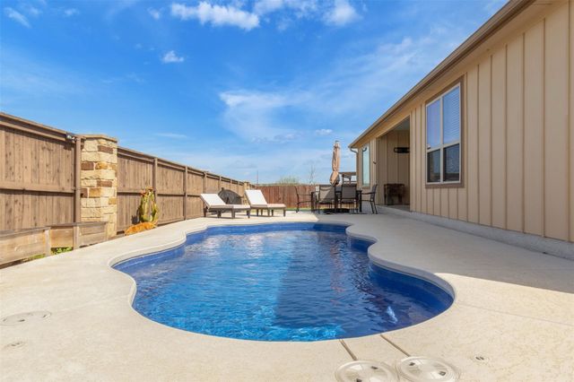 107 Les LN, Smithville, TX 78957