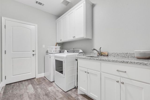 107 Les LN, Smithville, TX 78957