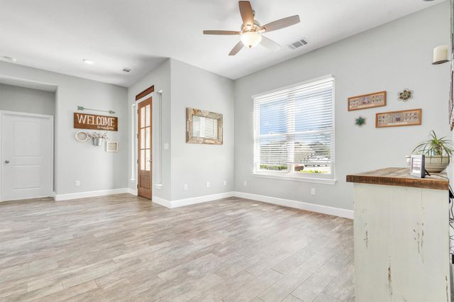 107 Les LN, Smithville, TX 78957