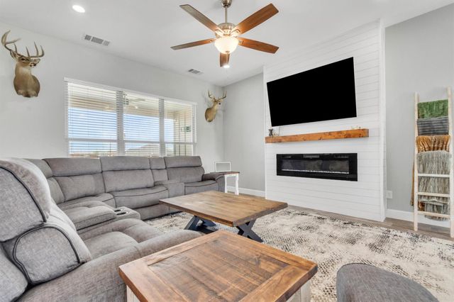 107 Les LN, Smithville, TX 78957