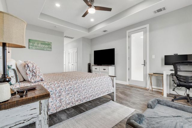 107 Les LN, Smithville, TX 78957