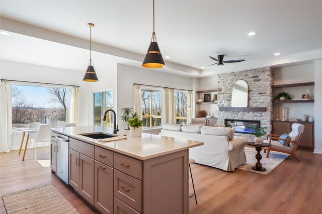 372 Sedona Street, Iowa City, IA 52246