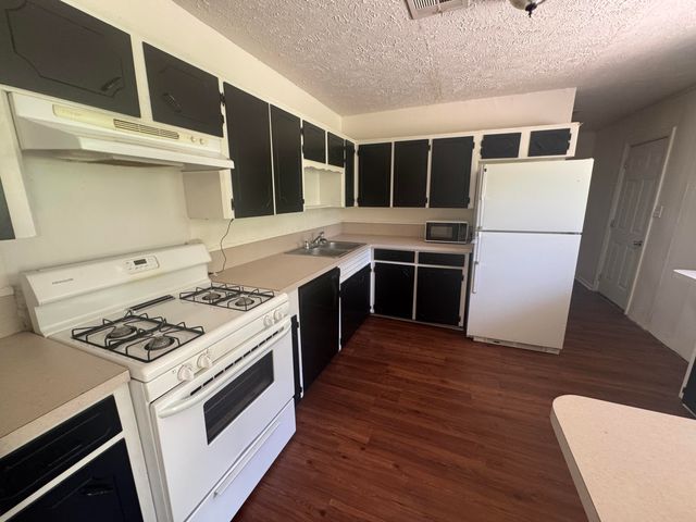 1008 Spruce St, Leesville, LA 71446